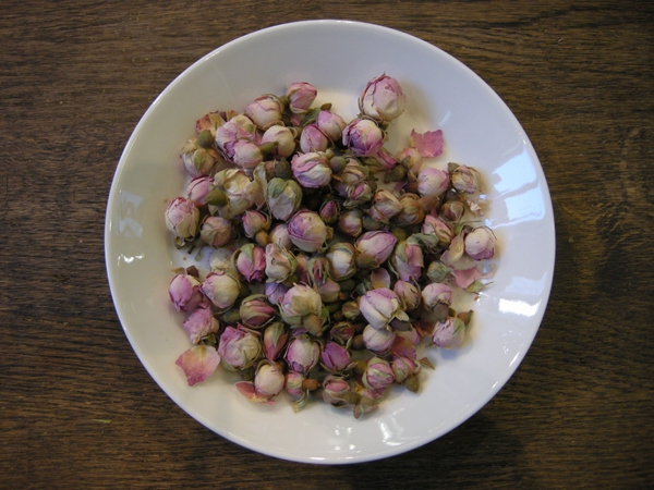 Ruusunnuppu (Rose buds)